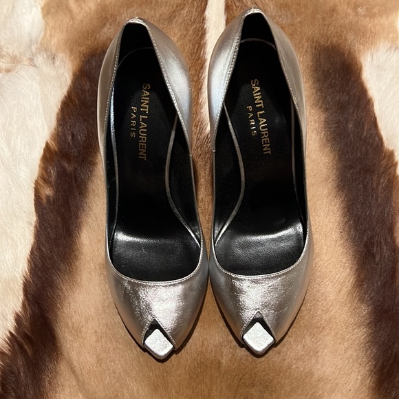 ✅SOLD SAINT LAURENT - Picture 2 of 9